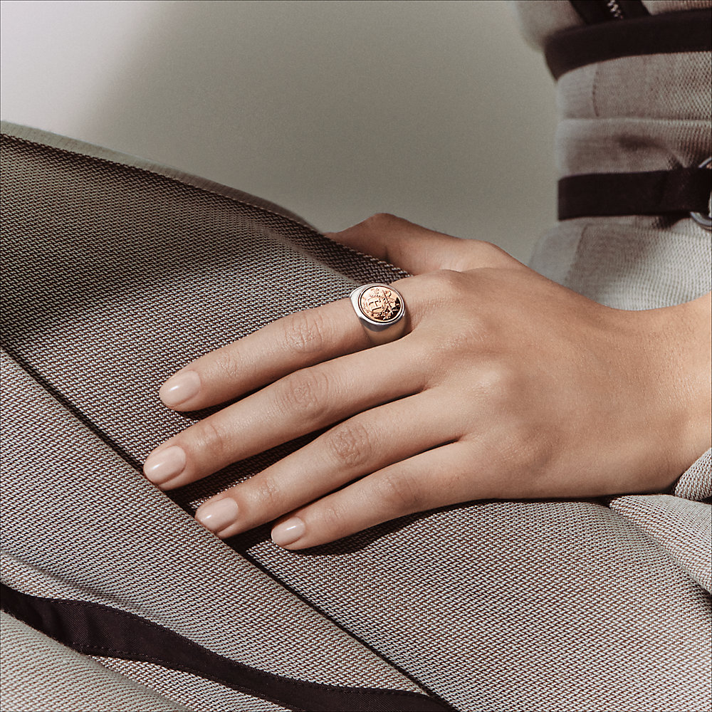 Hermes Ex-Libris signet ring, small model | Hermès UK